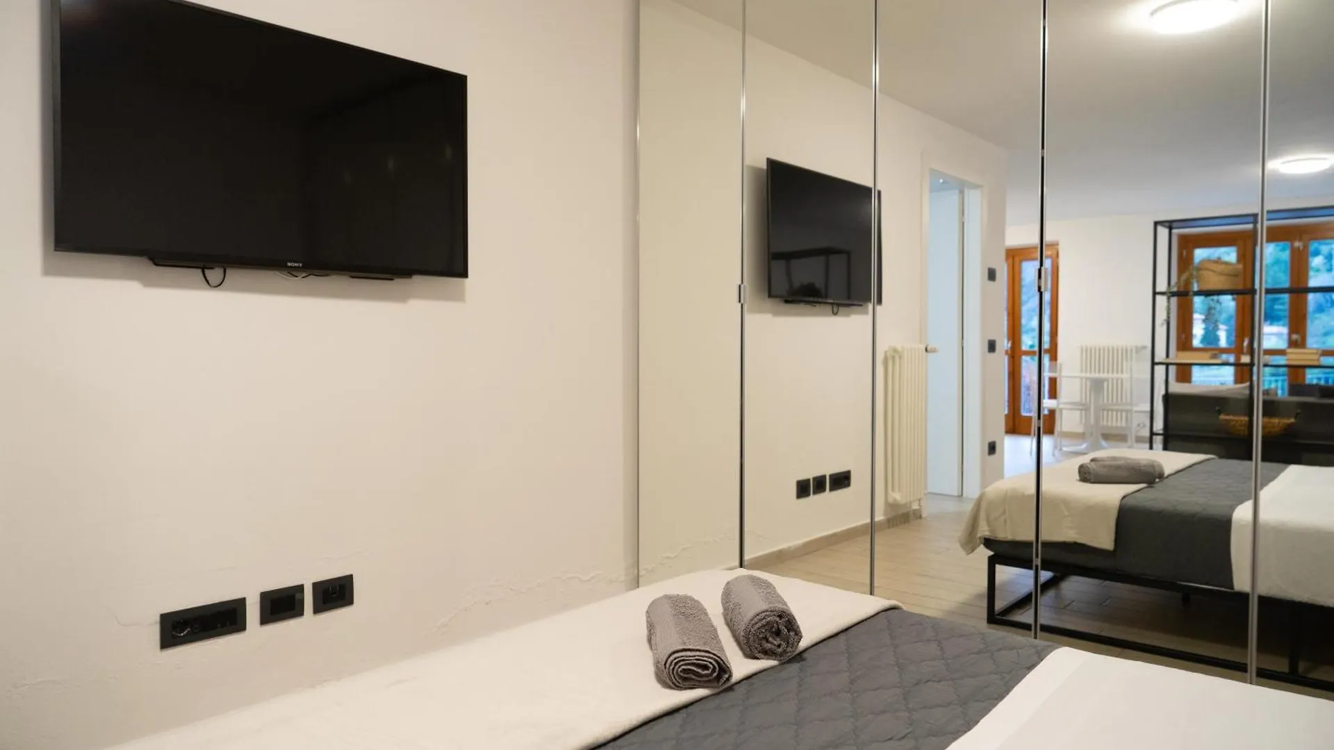Vista Dolce Isola _ Lakeview Pool, Terrace & Garden Apartment Argegno Holiday home