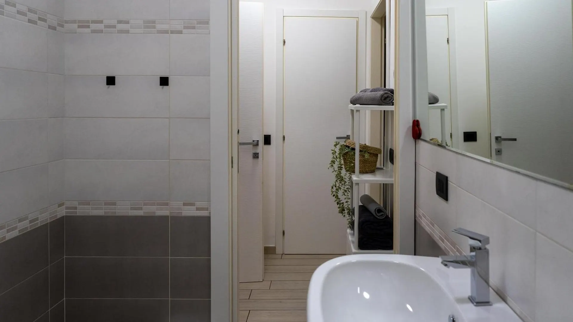Vista Dolce Isola _ Lakeview Pool, Terrace & Garden Apartment Argegno